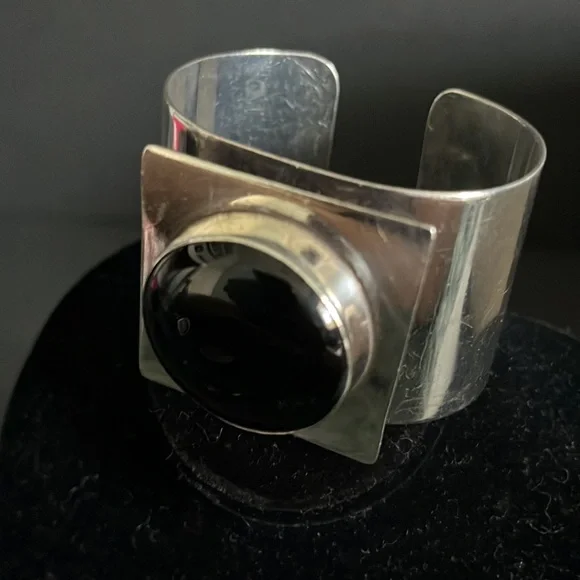 Mary Kay Sterling Silver Vintage Modernist Onyx Cuff Bracelet - Picture 11 of 17